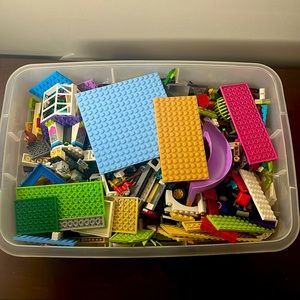 LOTS OF LEGO PIECES